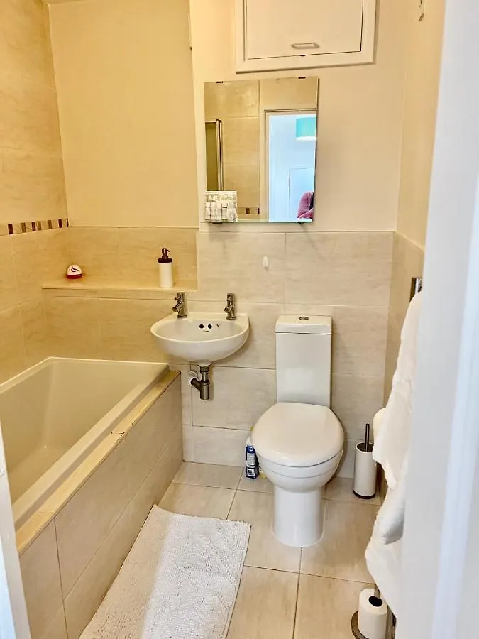 Apartment Hatton Grove Yiewsley United Kingdom