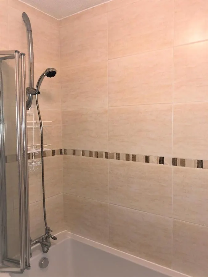 Hatton Grove Yiewsley Apartment